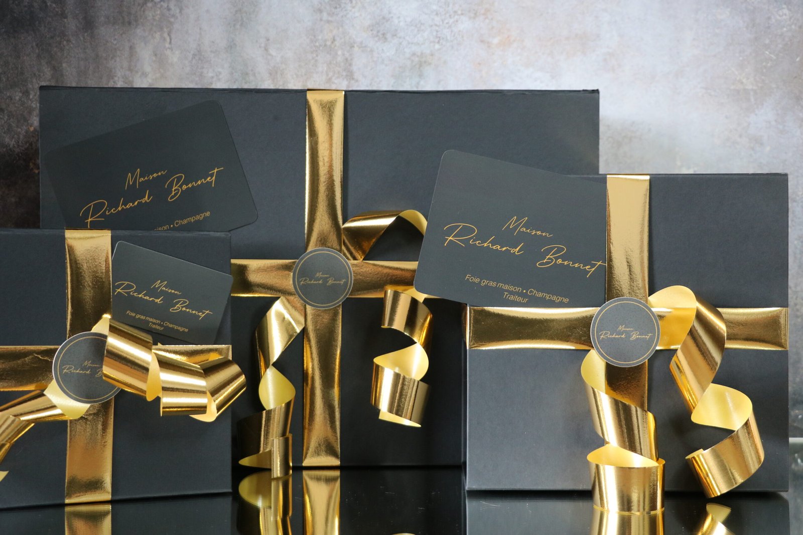Trois coffrets cadeaux noir et or – Maison Richard Bonnet